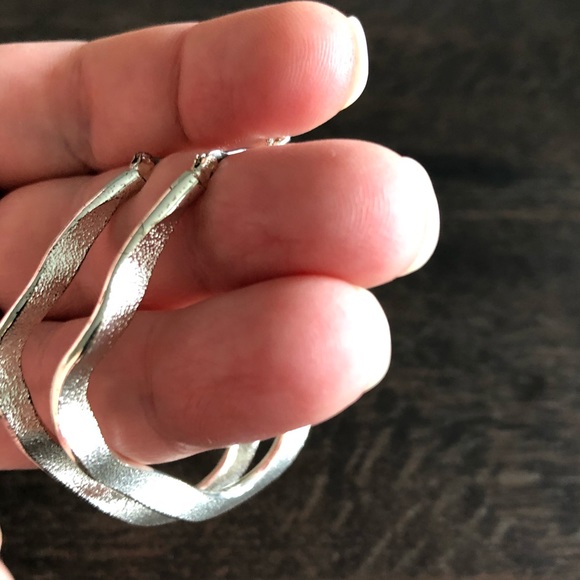 3 pair costume earrings excellent condition - Picture 4 of 8